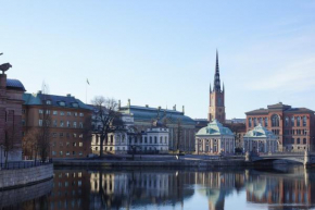 Luxury Summer Apartment - 5 Minutes from Airport, Stockholm